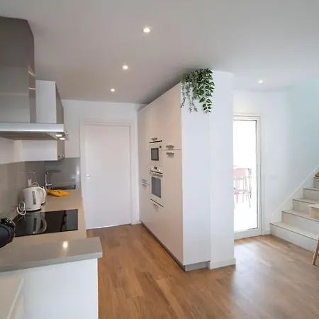 Luxe Verwarmd Zwembad Uitzicht Op De Bergen Rustige Woonwijk