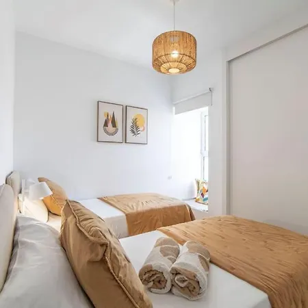 Luxe Verwarmd Zwembad Uitzicht Op De Bergen Rustige Woonwijk Плайя-Бланка